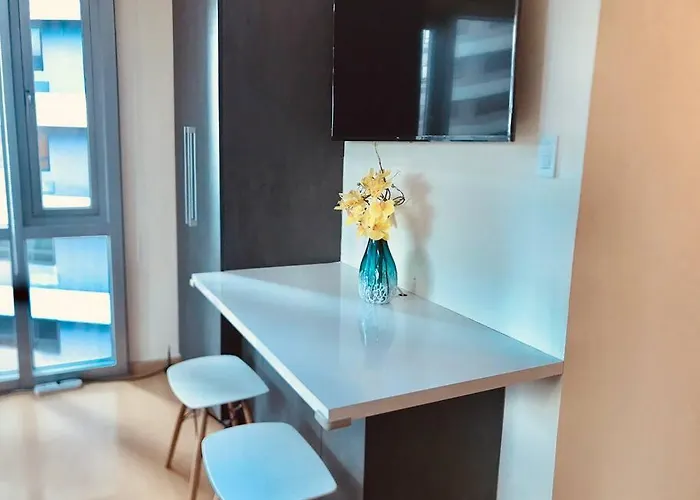 Cozy View Bgc Staycation *