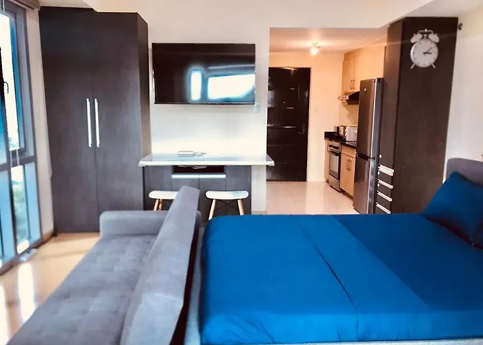 Cozy View Bgc Staycation *